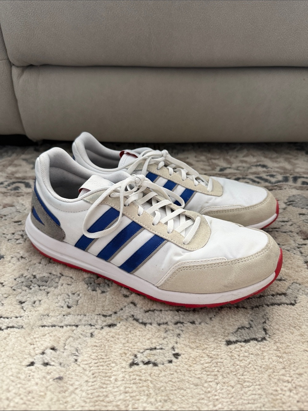 Men’s Adidas Retrorunner sneakers size 10